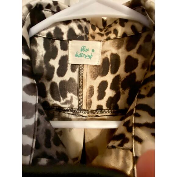 2 Tone Animal Print Blouce Size S - Picture 3 of 6
